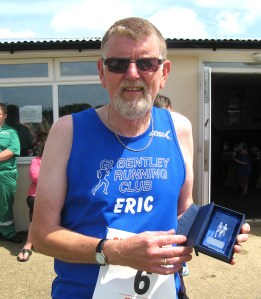 Eric receiving his prize.